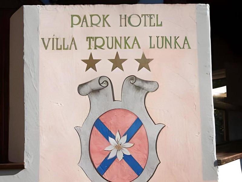 F1B0979BDF05BC301F4008F9285DD7CC