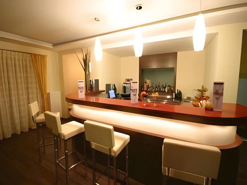 CCE0C097836069A54E4375A7DE5C88C4