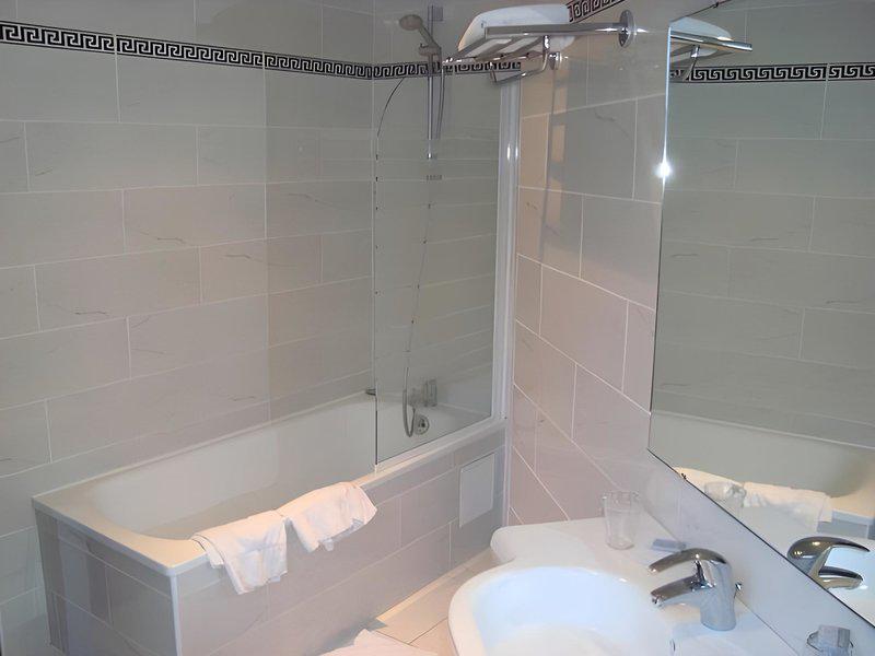 F1798638357A05CA64C3D53A1E99F12B