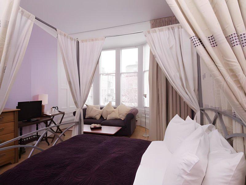 4DF59E241DEA2F33A46A474B4FE301D9