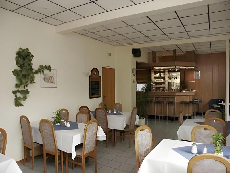 1708EBA7375BDC4526E5BC4C3BEDF66E