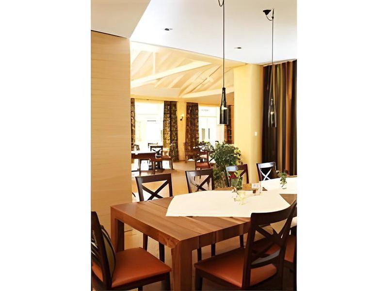 3577E267F00645D81F33C4AEFECE125A