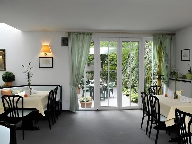 2AFAC29BF71779B79FF30A9387ECAFF2