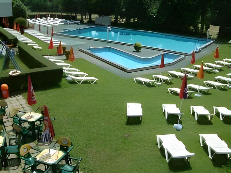 215AE015B551ED2485E6E367437CDC8A