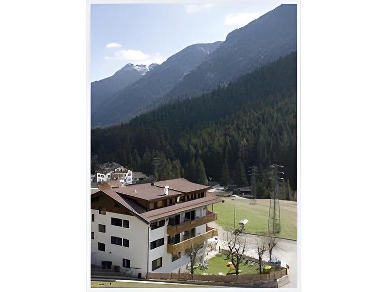 25FB32208BB2F7557264EF91F1A1E3DC