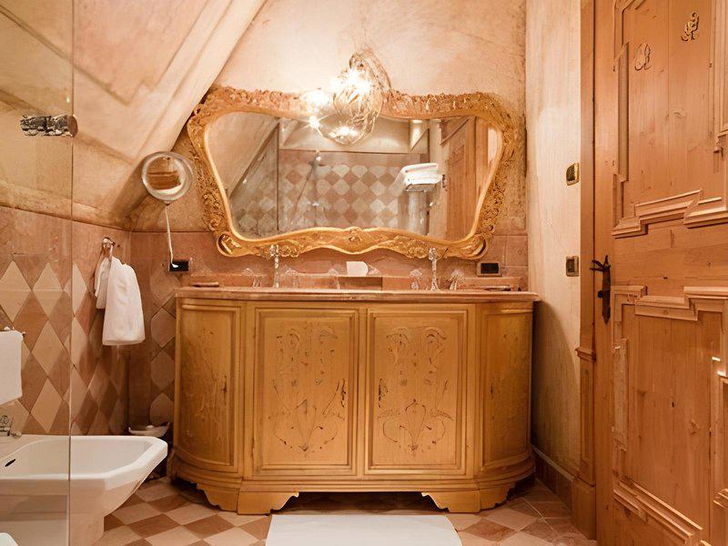 77E2FE57562350133AAE01C3FBD62232