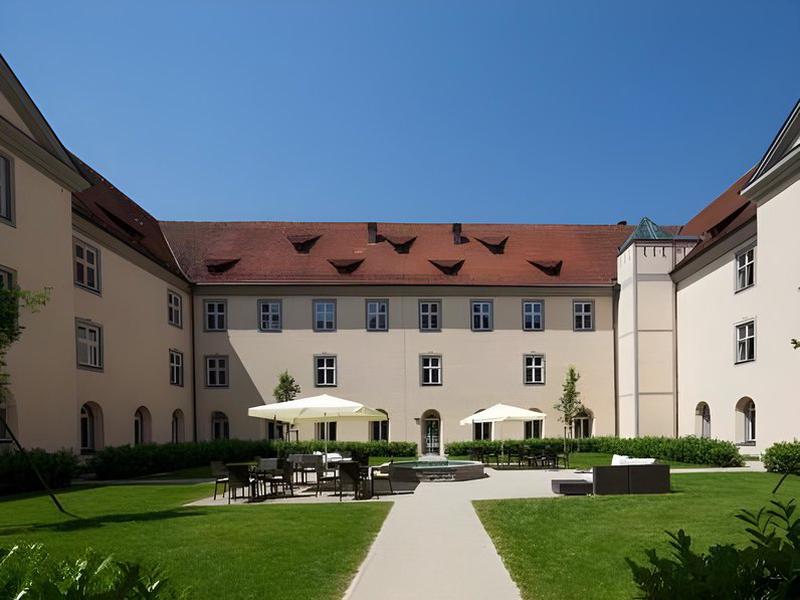 23C465499BE1ED3251516B64BC818AC1