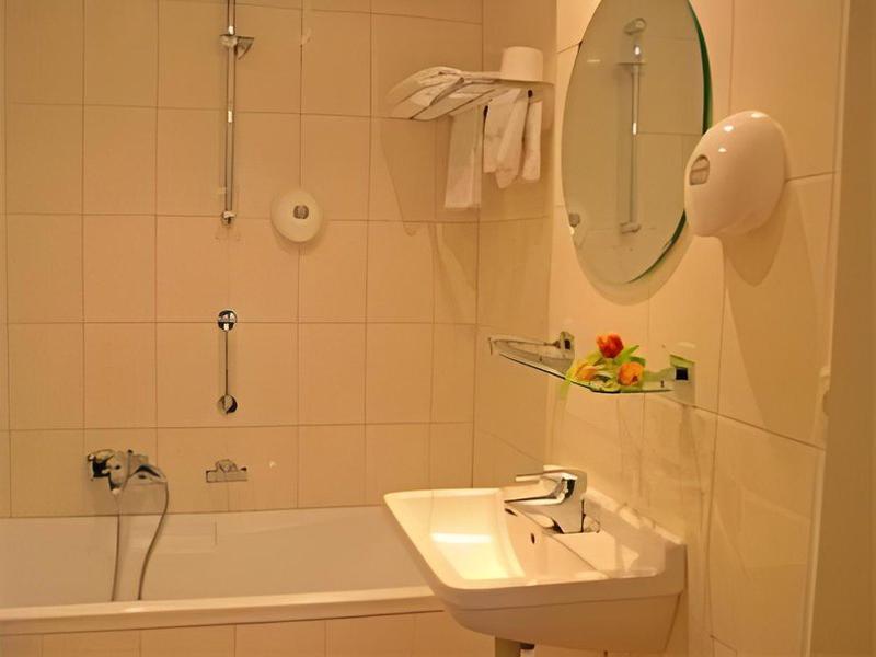 F742F1EABDA15E202CDBFEA9D8F25D6C