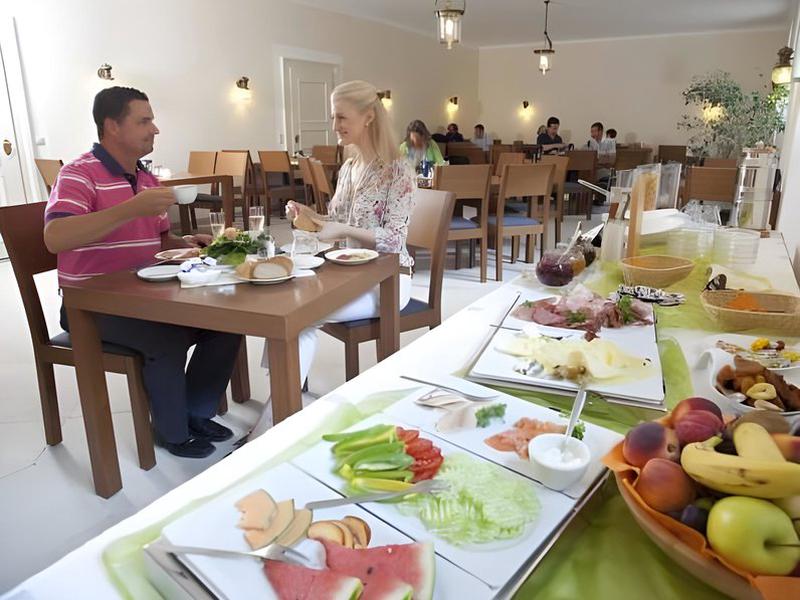 F96EDEE57A76F6F88EB95703490D5038