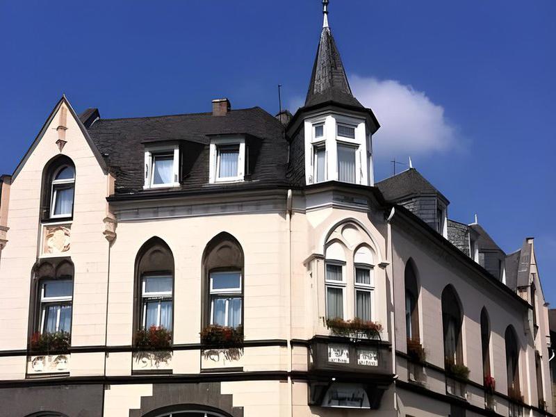 D742197BFA9E90166794D60703E092AA