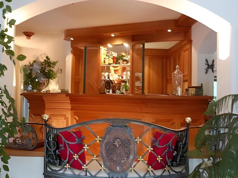 AF519C25C0992F7CAABC97647A84BA03