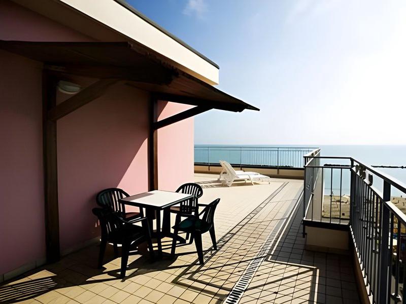 41FA0D1C715B781B74DB9F550C332293