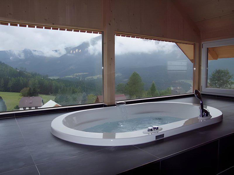 75B3A6408A4CB211F6DAA8E7B9FDBA38