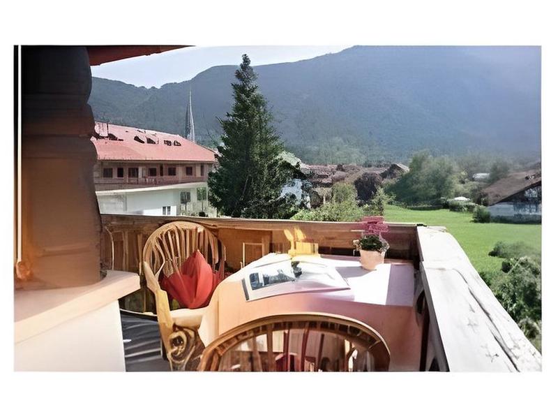 61A6BBC687D81DA9D4F81B1BE2998764