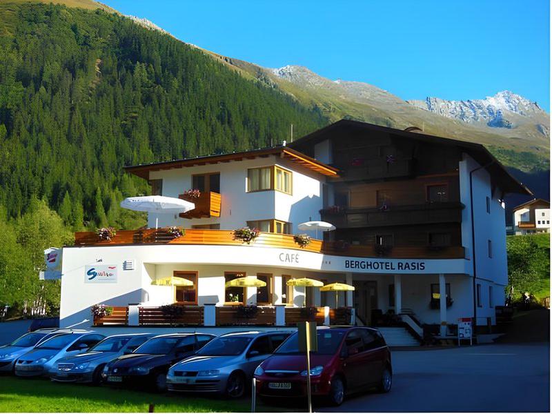 Berghotel Rasis