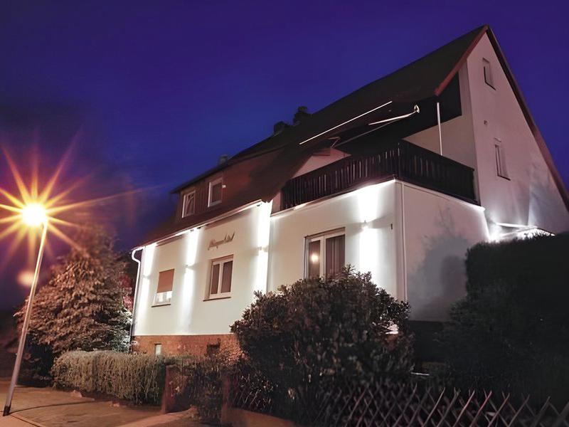 865FFF77F764F3B9EE18EA00BBB80625