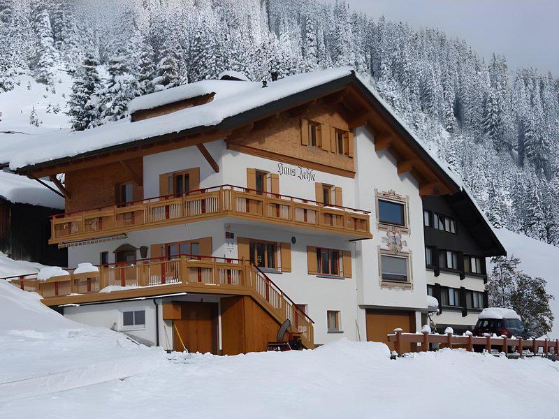 CE9C820387D6B1292A5A596CAF346742