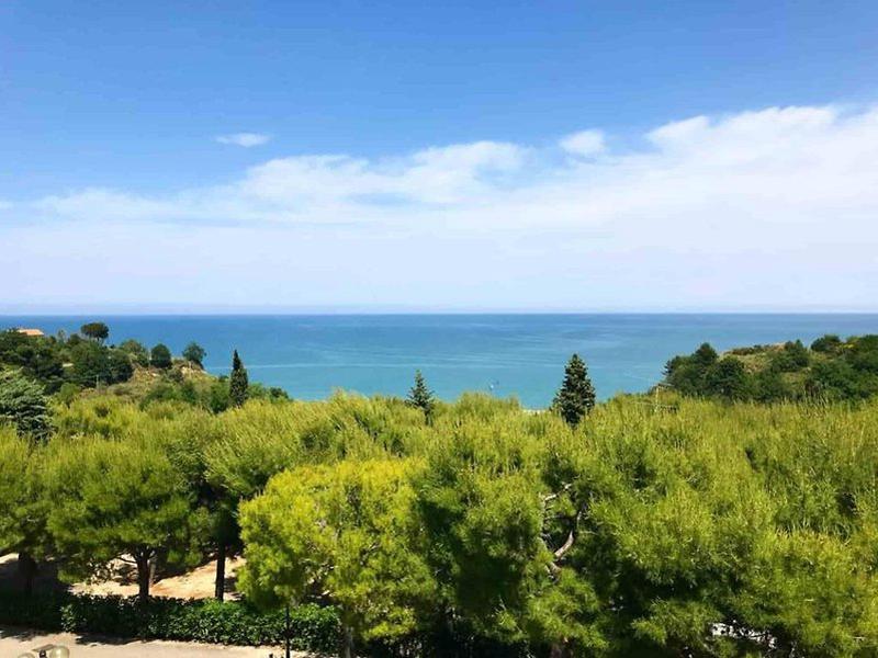 F2E484025CD5DB36CF977E77EC57FB6E