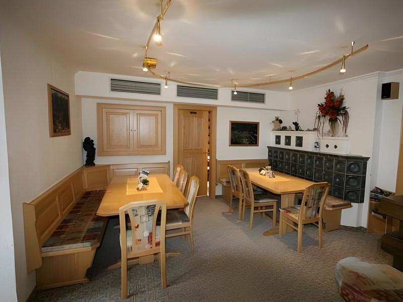 24F599FC3642C53B56E44F112B3F6D6A