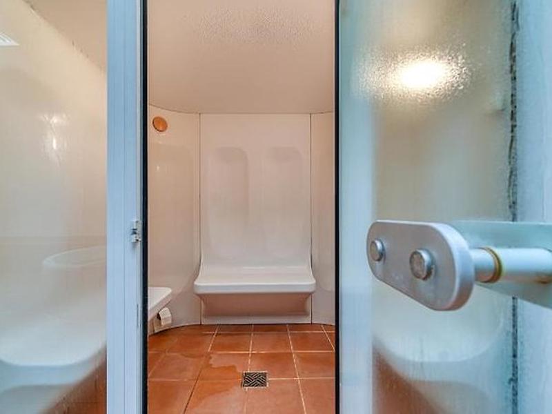 5B46A5A457FA2E03D470624E78040F34