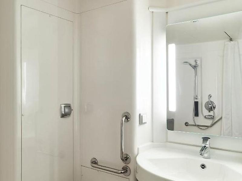 42A093B39BEACF51E8D8BCA4F36157C2