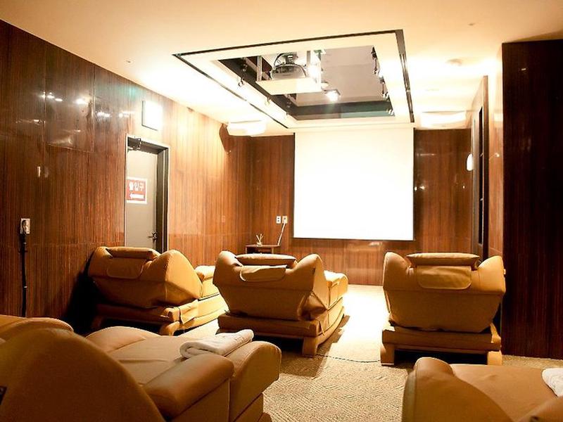 788B8066E82A6F35D09F1E6D47C2A046