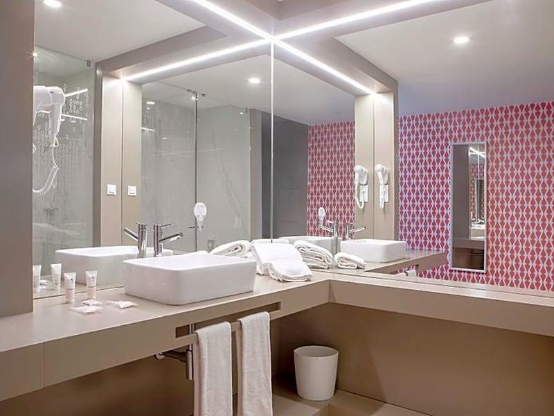 E09EAF4B7B122B6EBC1C4E3DB2A76910