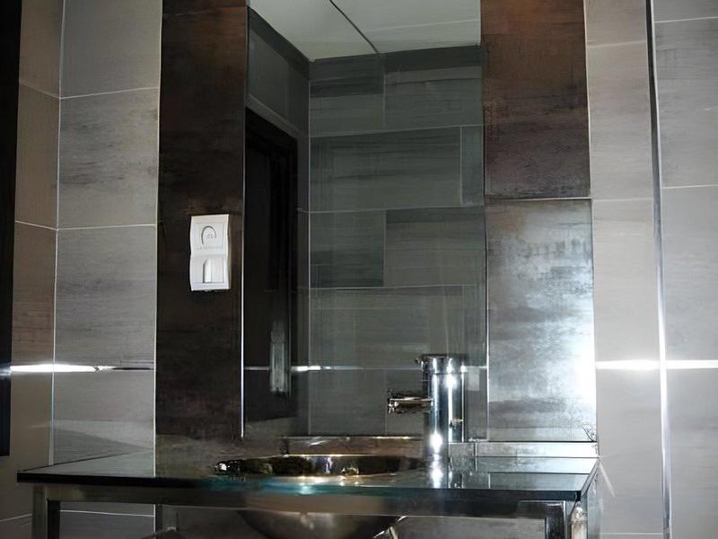 E230883BE229EE7FBE02F024E3DEF4BE