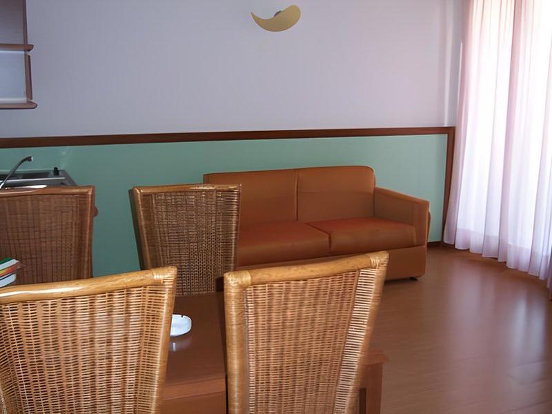 0CB8A560208D7857629034A35E3F9070