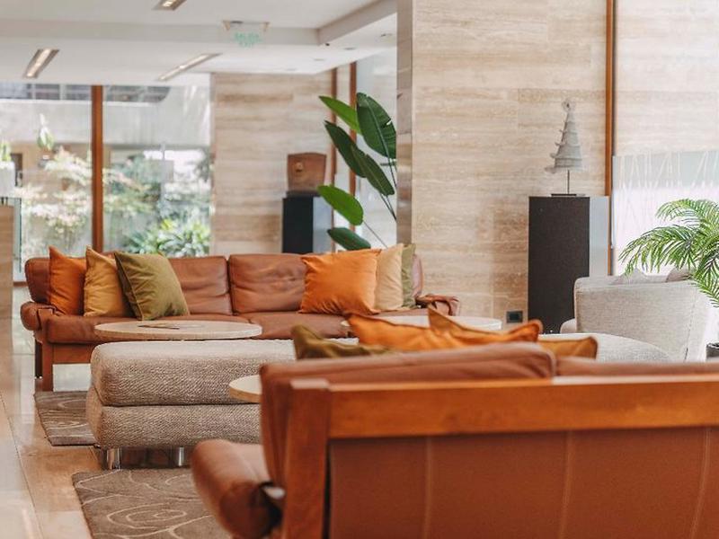 E1AC89104B646D568C0F612BC3D2E3D1