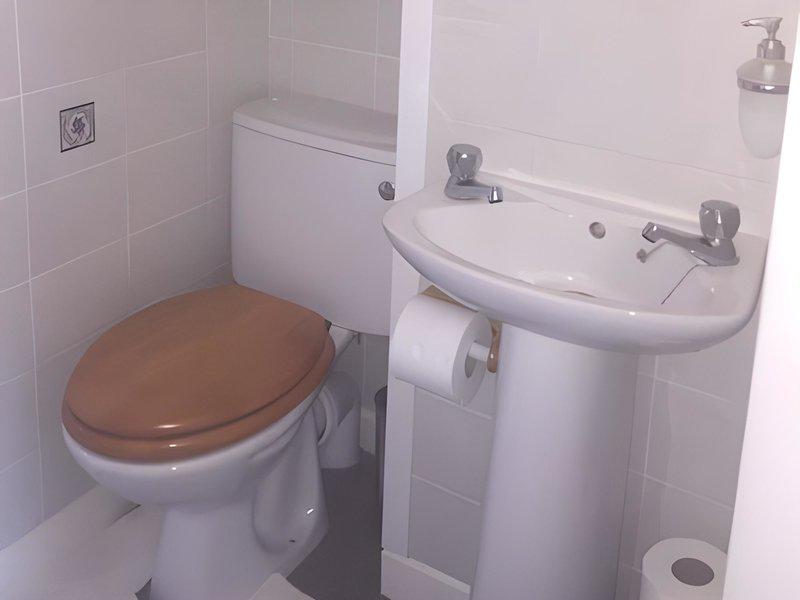 A6E1804A22F6F5BAABE4EA522F21A29D