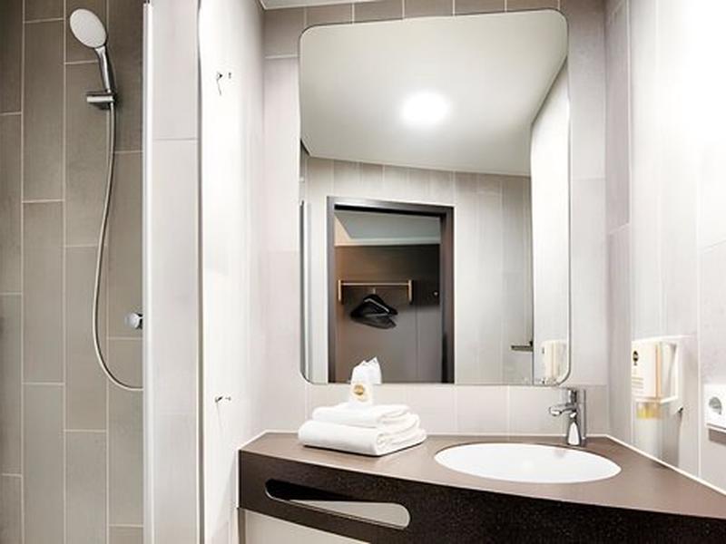 F3FB31097769389FE405D00473833670