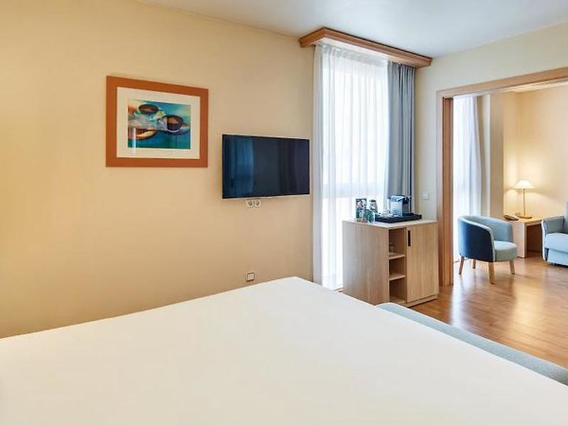 5E70B4B9EC0D9EFD201160A0AA2F37E8