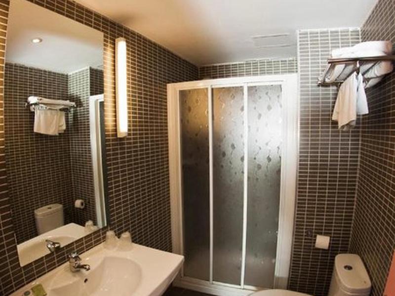 DB9C400F26418EABDBDB1FE2F34D5A8F