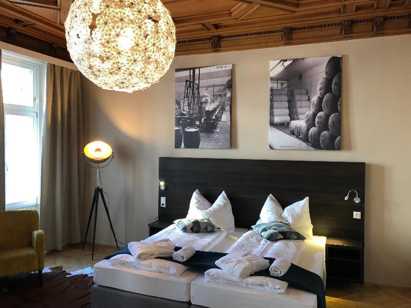 B2CAAEEECD6948A70FE5A7C054FC82E4