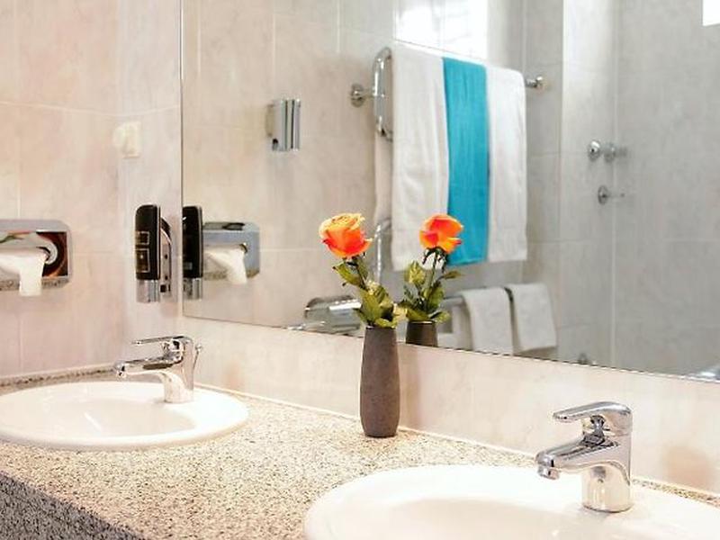 050E2618E7235773F87F5F30F5A4C237