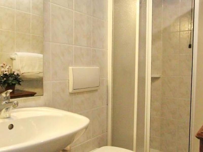 B18559A181A400F2F122CA352142FB0A