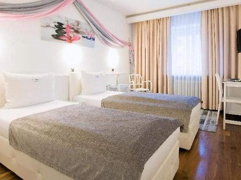 E47E6D3AE29B0E88DBC56E6C5B47A6AD