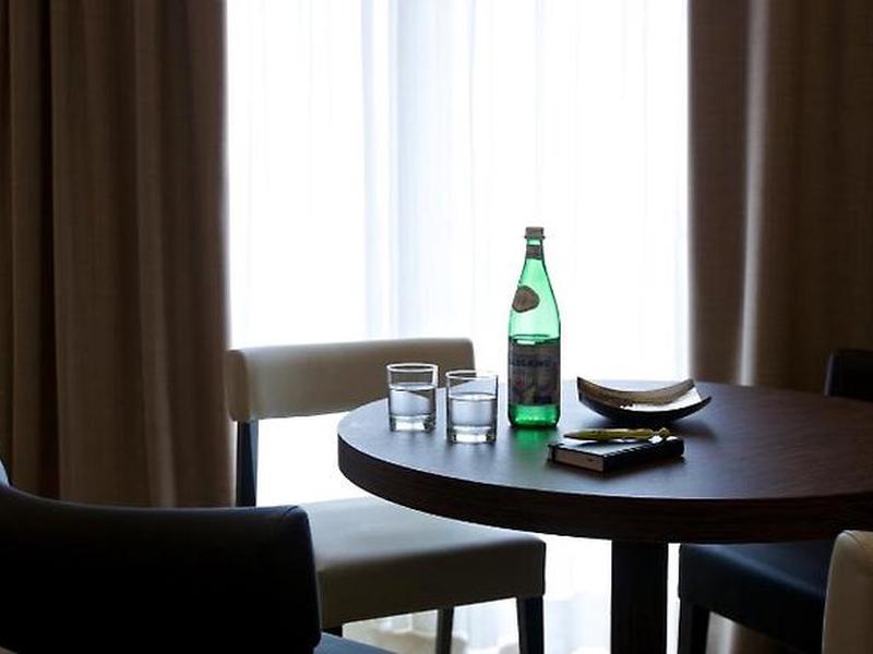 DE4CE6FB8C4425A45AC569A70680E54D