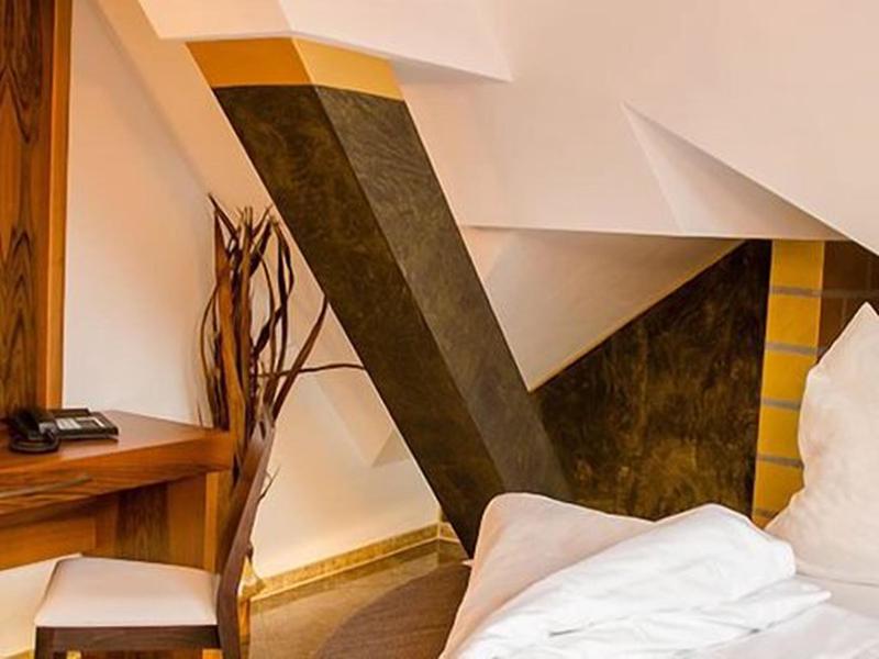 E6CE6C0F7F8177F82B9D2B5FA8BB3871