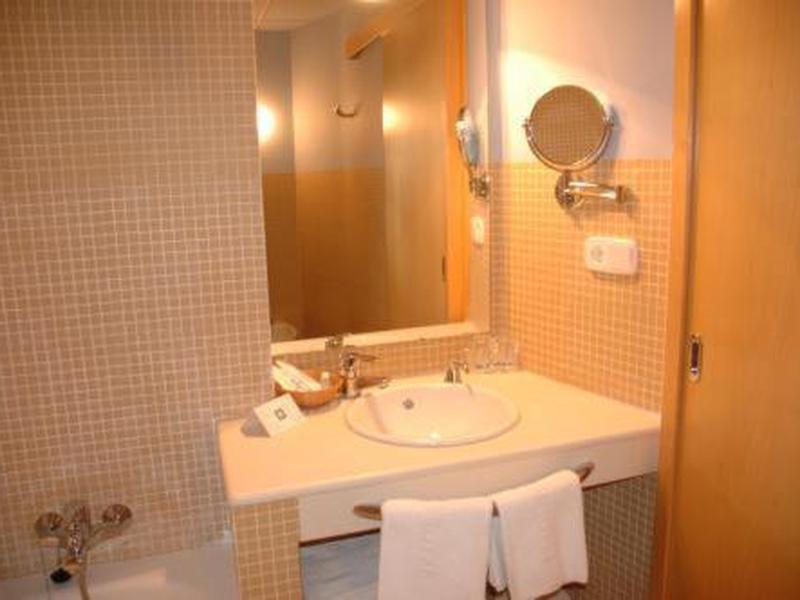 657CAD37B17D81B1A18F22BDCB7771D7