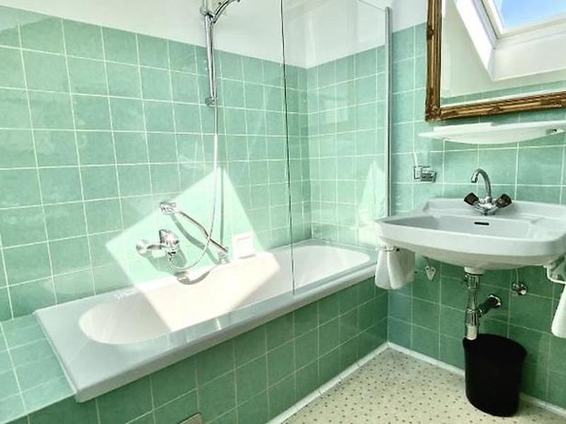 A15DFD2CF3346D79B5B4B5E1B54E41C7