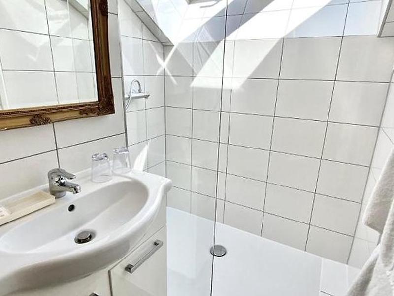 FB3079D126E0C1BA4F8DF0E09E43B60A