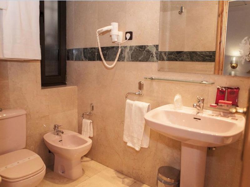 2A7C33DD5586A9E6ABA9F343F33E5305