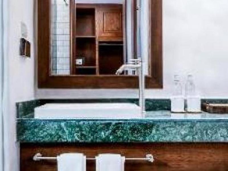 8F4B4B59D44FA04E1810CF1A5C321B97