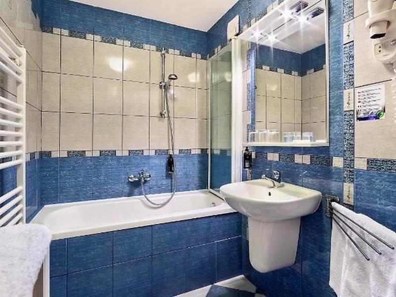 32A4C14C6D222D5F8A86D2D9DF59639E