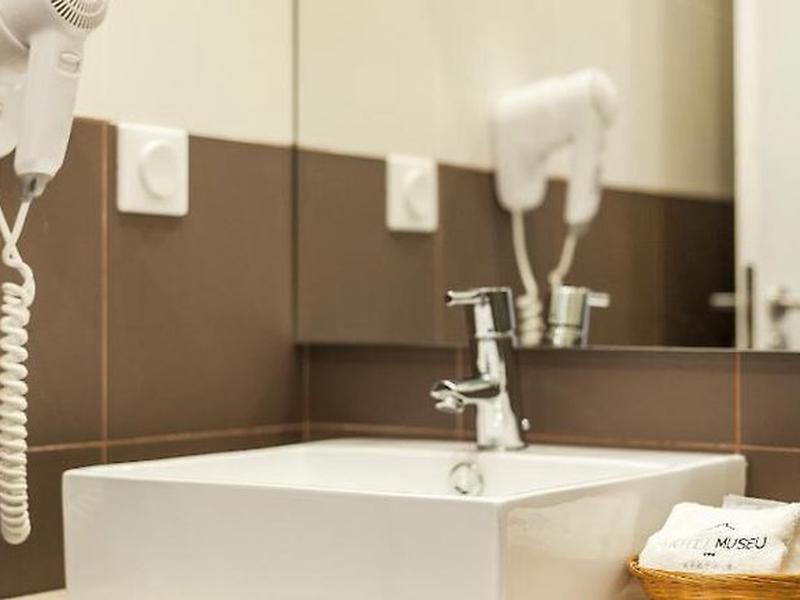 213572F5D110B14A1C05F4E21D0F311E