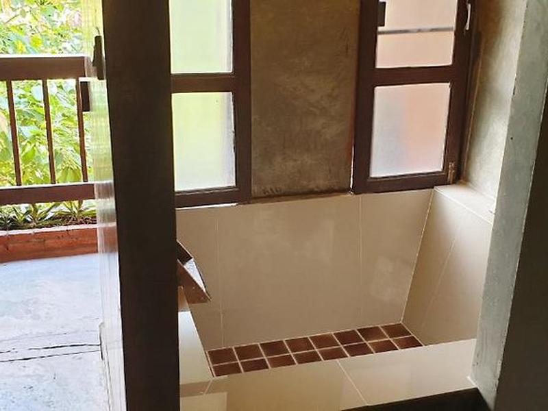 235AD5AC1BD8393B17C169E72254206E