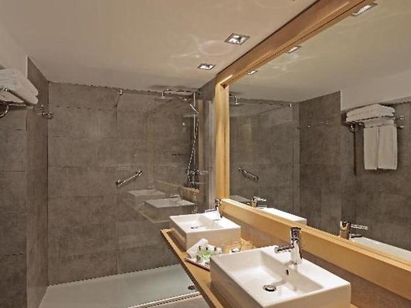 A38AECF9B2B668B648CC8A3B849375D2