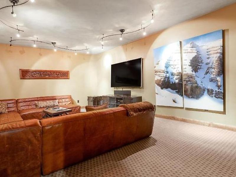 33339FEC8EA8E0CF3AD2F25F4683ADFE